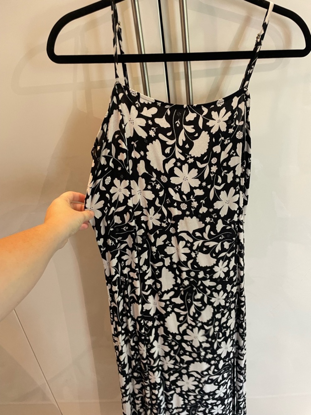 saltwater LUXE Black & Cream Floral Scoop Neck Tee - Picture 2 of 3